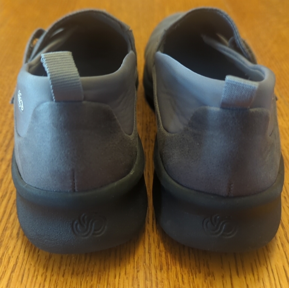 Cloudsteppers Clarks Soft Cushion Grey Loafers Hook & Loop Closure Women's 9.5M - Picture 8 of 10